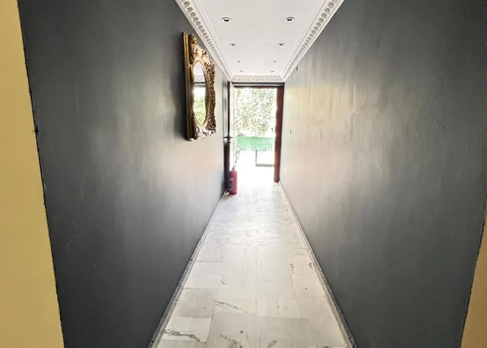 Metropolitan מרמריס